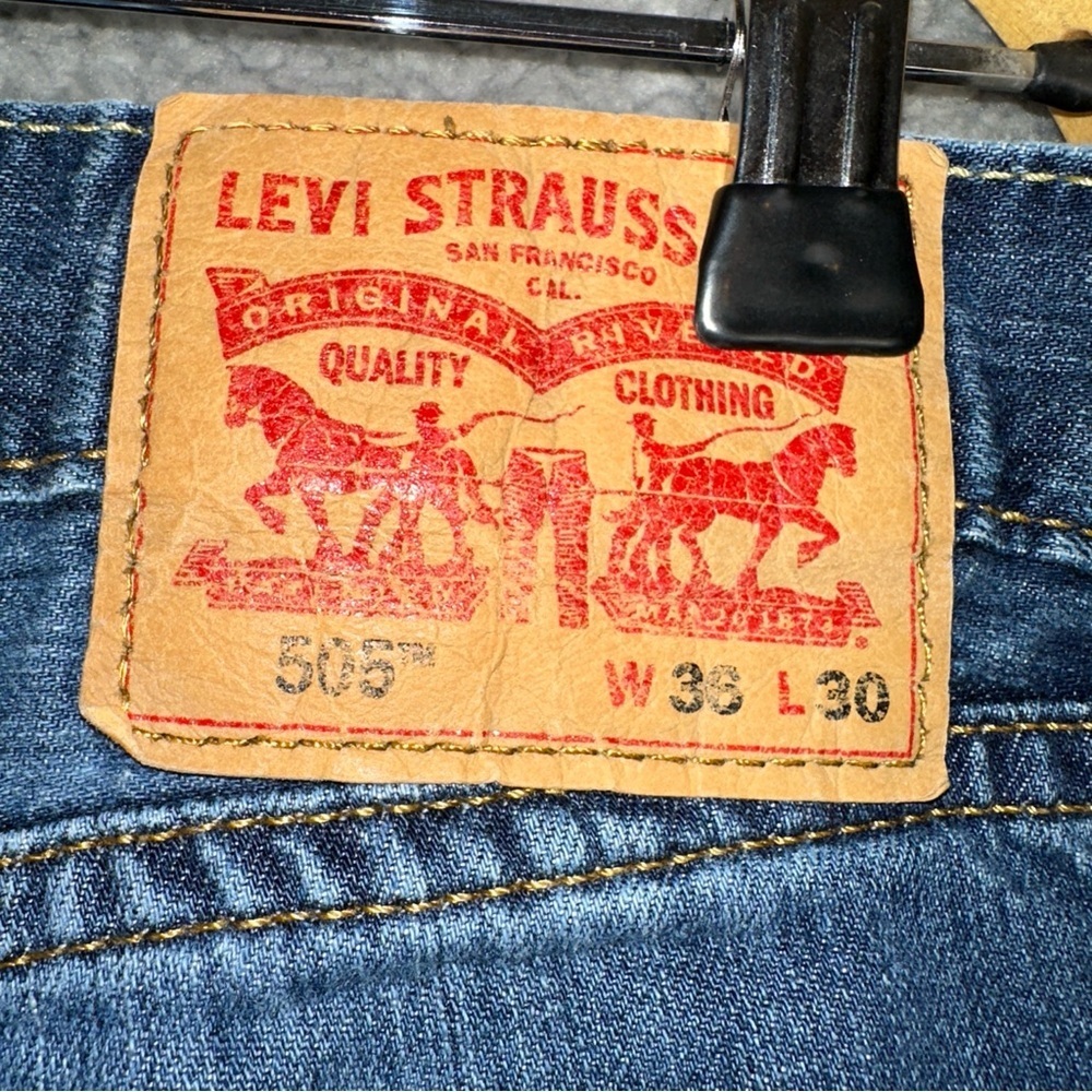Levi's 505 Jeans Mens 36x30 Blue Distressed Regular Fit Straight Classic Denim - Picture 3 of 10